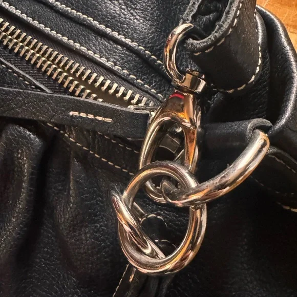 Roots Black Leather Shoulder Bag with Adjustable Strap Vintage and Hard to Find - Picture 5 of 8